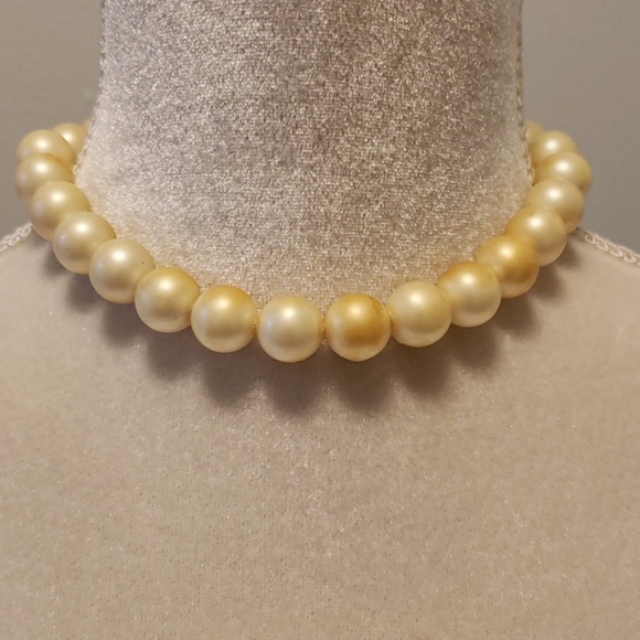 VINTAGE Faux Pearl Bead Choker Necklace Classic! - Picture 1 of 8